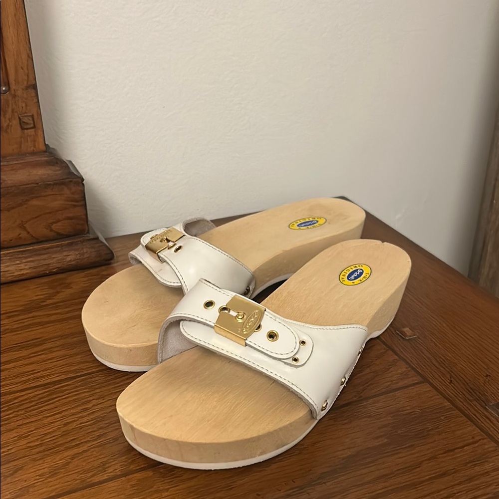 Dr. Scholl's White and Tan Comfort Mules
